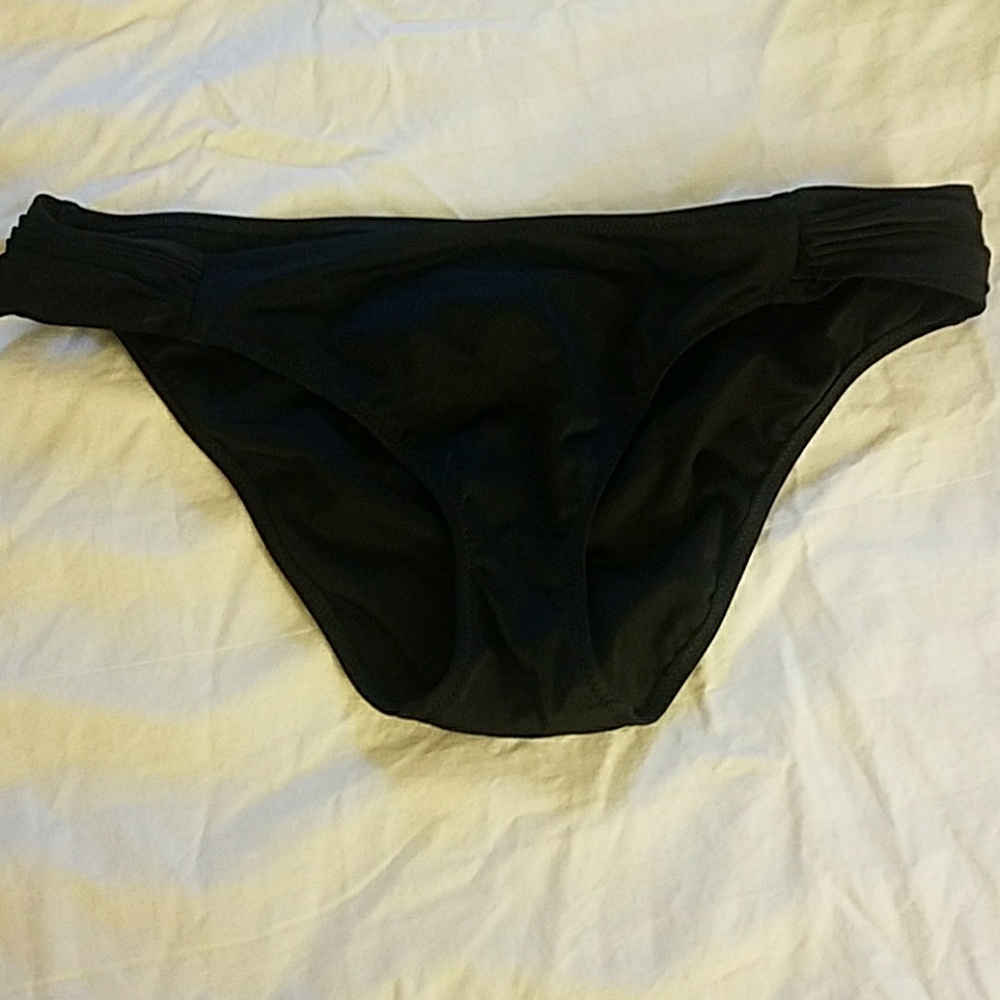 VS black ruched bikini bottoms